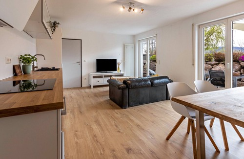 Wahlwies Apartment | Holiday Apartment "Kleine Auszeit" with Private Terrace & Wi-Fi