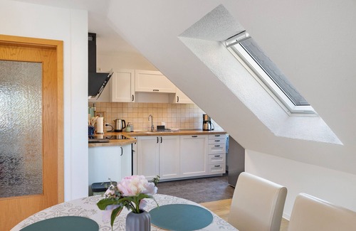 Plaue Apartment | Holiday Apartment 'Kleinbreitenbach 2' with Mountain View and Wi-Fi