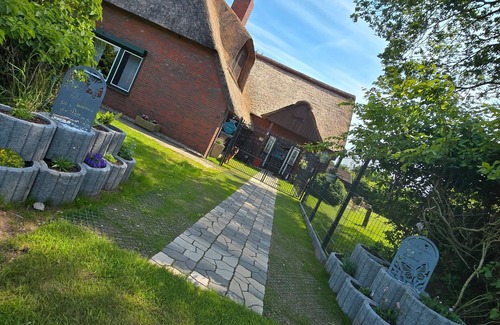 Fockbek Apartment | Holiday Apartment 'Lütt Stuv' with Private Terrace, Shared Garden and Wi-Fi