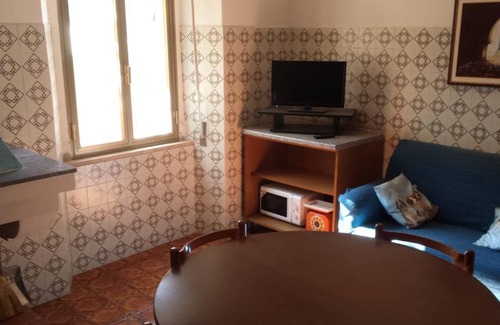 Pau Apartment | Holiday Apartment Michele with Wi-Fi, Garden & Terrace; Parking Available