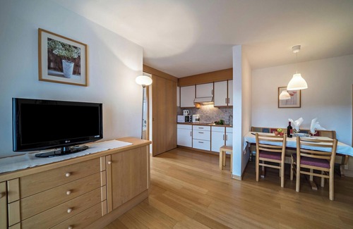 Salonetto Apartment | Holiday Apartment "Mölten" with Mountain View, Wi-Fi, Balcony & Garden