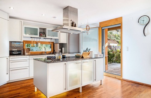 Thuringen Apartment | Holiday Apartment 'Nearby' with Mountain View, Private Terrace and Wi-Fi