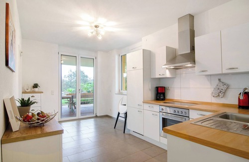 Owingen Apartment | Holiday Apartment "Plätzchen Im Grünen" with Private Terrace & Wi-Fi