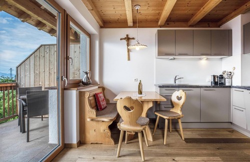 San Genesio Atesino Apartment | Holiday Apartment "Rosengarten - Wernerhof" with Mountain View, Wi-Fi, Balcony and Garden