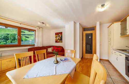 Saltusio Apartment | Holiday Apartment "Sonnegg" with Mountain View, Balcony & Wi-Fi