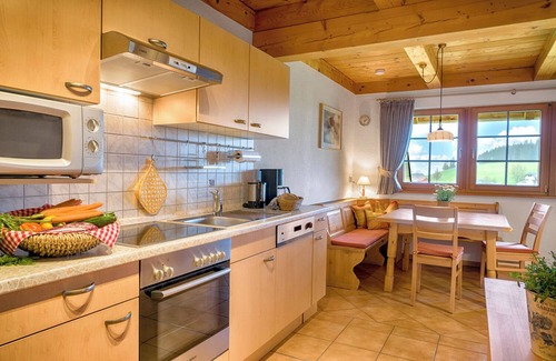 Breitnau Apartment | Holiday Apartment "Storchennest" with Mountain View, Shared Garden and Wi-Fi