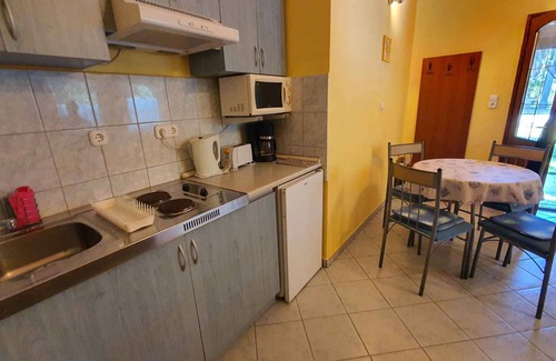 Siofok Aranypart Apartment | Holiday apartment with air conditioning and garden pavilion