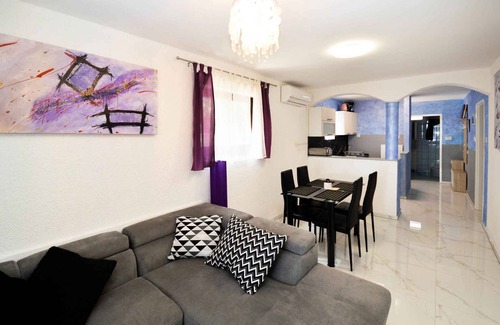 Pula Apartment | Holiday apartment with air conditioning and near the sea