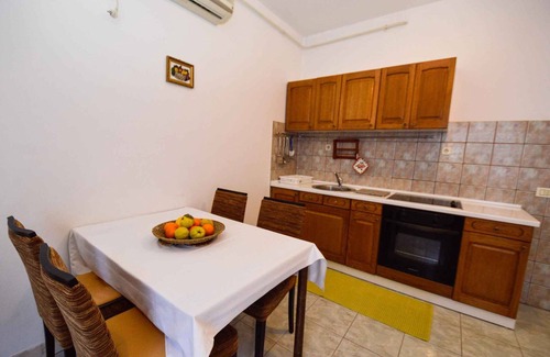 Vintijan Apartment | Holiday apartment with air conditioning in a quiet location