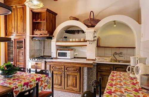Heviz Apartment | Holiday apartment with fireplace and dishwasher