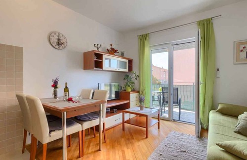 Valdebek Apartment | Holiday apartment with private balcony for 3 people