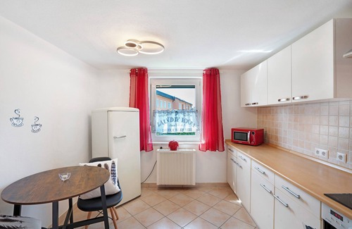 Munchen District Apartment | Holiday Apartment 'Zum Hirschen' with Private Terrace and Wi-Fi