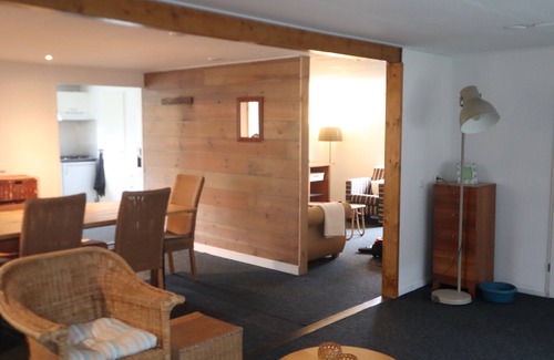 Linde House | Holiday bungalow "Huisje-24" in wooded area (12 persons)