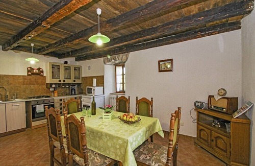 Sumber House | Holiday cottage Erika * 6000 m2 garden, playground, BBQ, dogs welcome