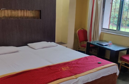 Pune Hotel | Holiday Cottage Inn