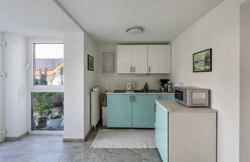 Munchen District Apartment | Holiday Apartment 'Piano' with Terrace & Wi-Fi