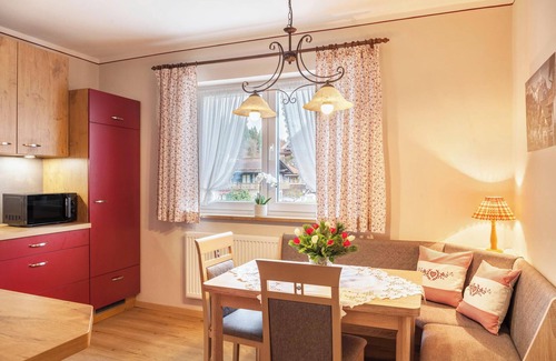 Sonnenbichl Apartment | Holiday Apartment Waldruhe with Balcony, Mountain View & Wi-Fi