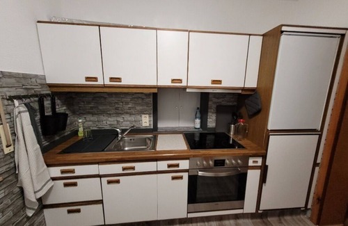 Petersburg Apartment | Holiday Apartment "Am Strohberg" with Balcony and Wi-Fi