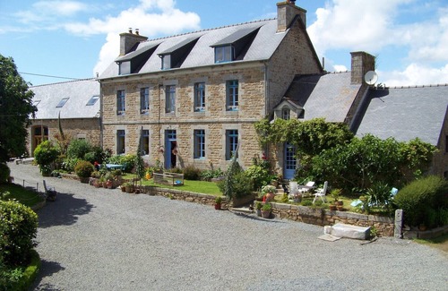 Prat House | Holiday farm (11 families), Personal, activities, beautiful scenery, good food