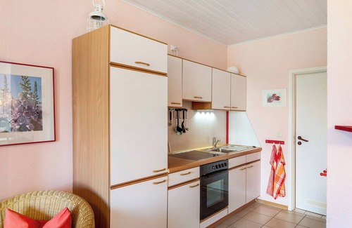 Meschendorf Apartment | Holiday flat 'Möve ABA Apartment 33' with sea view, shared garden and WLAN