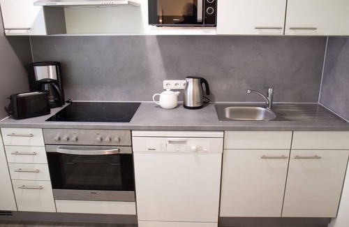 Iphofen Apartment | Holiday flat ‘Silvaner’ with private balcony, shared terrace and communal garden