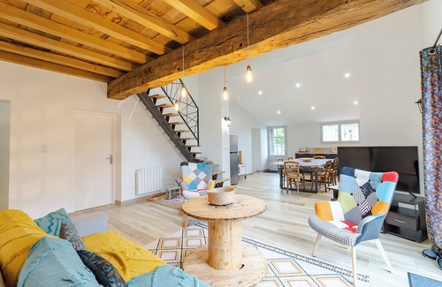 Les Salles-De-Castillon House | Holiday Home 'Gîte De Lamour' with Private Garden and Wi-Fi