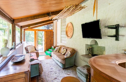 Saint-Julien-du-Verdon House | Holiday home in Saint-Julien-du-Verdon with garden