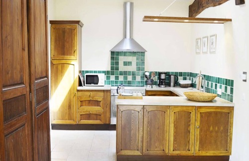 Saint-Martin-de-Gurson House | Holiday Home in Dordogne Wine Estate with Garden