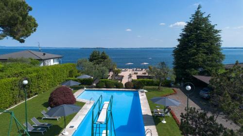 Moniga del Garda Villa | Holiday Garda Villa Dolcelago Lake Front