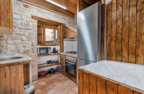Els Omells De Na Gaia House | Holiday Home 'Casanellas' with Mountain View, Private Garden and Wi-Fi