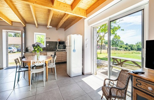 Saint-Etienne-du-Bois House | Holiday Home 'Petit Gîte La Clé Des Champs' with Private Terrace and Private Garden