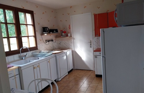 Les Monts du Roumois House | Holiday home with beautiful grounds, private parking ideal for w.e relaxation.