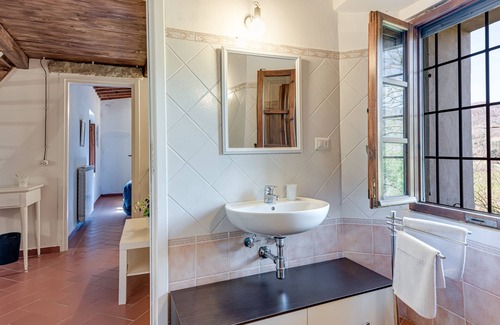 Barberino di Mugello House | Holiday Home 'Antica Dimora Di Laura' with Mountain View, Private Garden and Wi-Fi