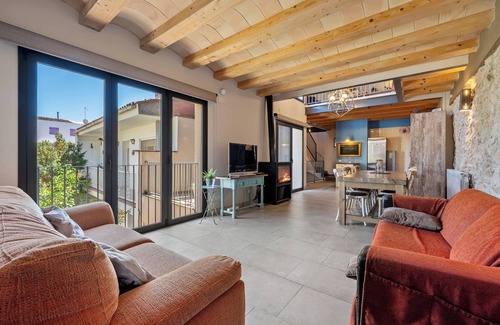 Rocafort de Queralt House | Holiday Home 'Arassa Casa Rural' with Private Terrace, Wi-Fi and Air Conditioning