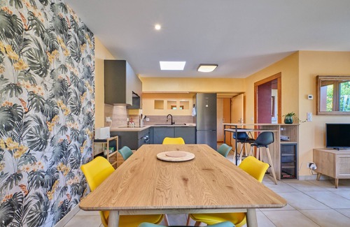 Saint-Antoine-l'Abbaye House | Holiday Home 'Les Bambous' with Private Terrace and Wi-Fi