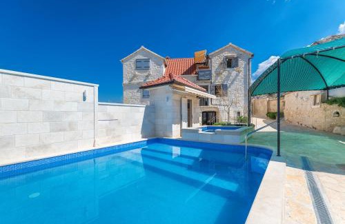 Skrip House | Holiday home Škrika