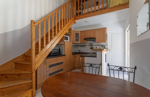 Reynes House | Holiday Home 1 with Mountain View, Air Conditioning