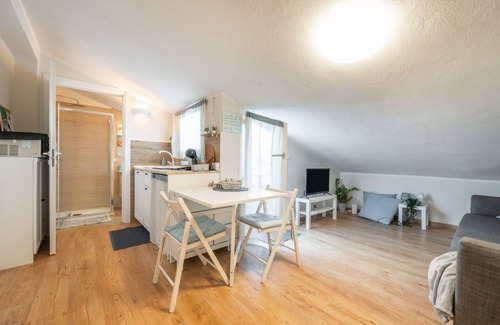 Decimomannu House | Holiday Home 'Al Chiaro Di Luna' with Balcony, Wi-Fi and Air Conditioning