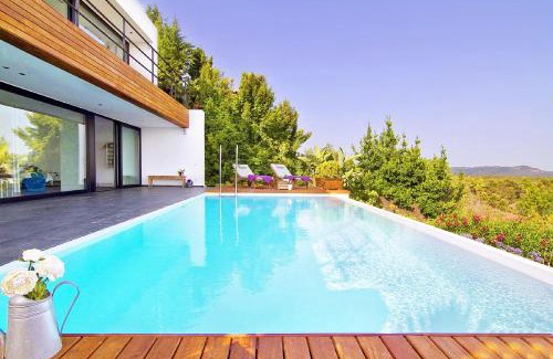 Fontpineda House | Holiday Home Alexander Plana
