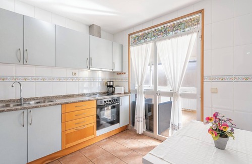 Can Pastilla House | Holiday Home "Ana House" with Sea View, Wi-Fi & Terrace
