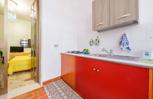 Pace del Mela Apartment | Holiday Home 'Appartamento Ylenia' with Private Terrace, Wi-Fi and Air Conditioning