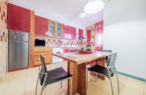 Pace del Mela Apartment | Holiday Home 'Appartamento Marika' with Private Terrace, Wi-Fi and Air Conditioning