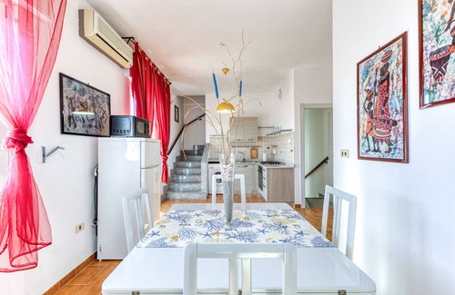 Torre Mozza House | Holiday Home 'Appartamento Fronte Mare' with Air Conditioning