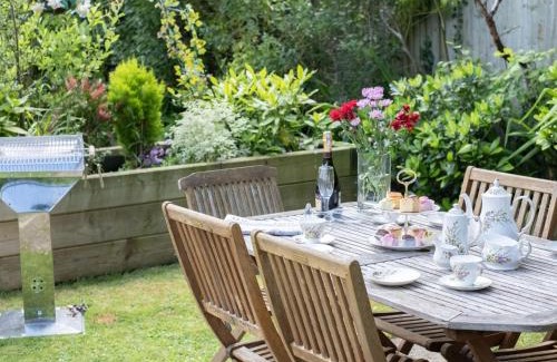 Henfield House | Holiday Home Ash Cottage by Interhome