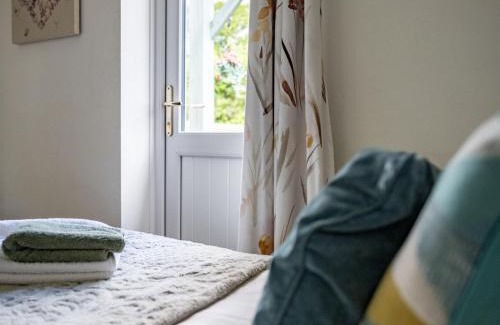 Henfield House | Holiday Home Ash Cottage by Interhome