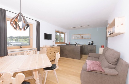 Aldino Apartment | Holiday Home “Berg Wieserhof” with Mountain View, Balcony and Shared Garden
