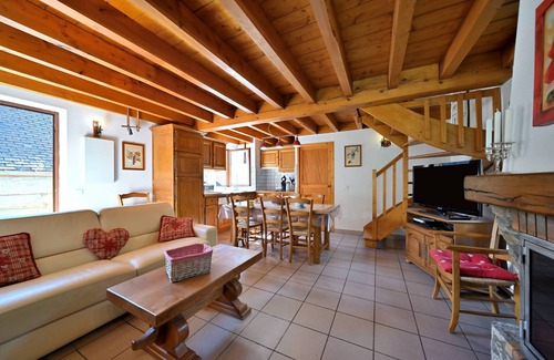 Aragnouet House | Holiday Home 'Bergerie Route De Piau Engaly' with Mountain View, Terrace and Garden