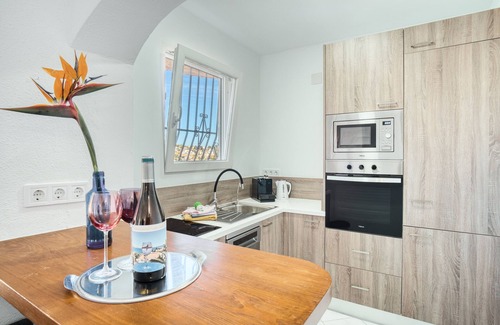La Canuta House | Holiday Home 'Brandy' with Sea View, Wi-Fi and Air Conditioning