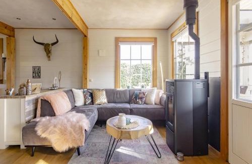 Kropswolde House | Holiday Home by Zuidlaardermeer Jetty, cleaning included