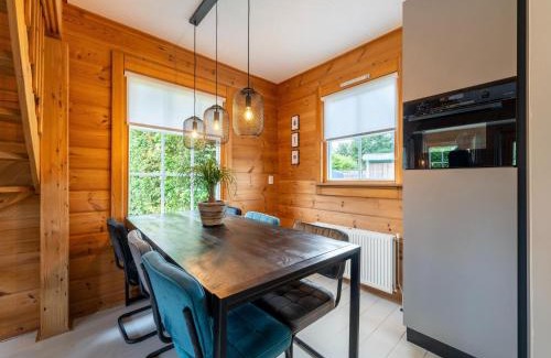 Kropswolde House | Holiday Home by Zuidlaardermeer with Jetty